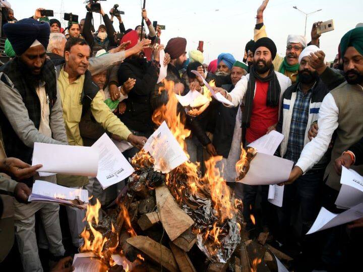 Farmers' Protest: Agitators To Burn Copies Of 'Evil' Farm Laws To Mark Holika Dahan Festival Today Farmers' Protest: Agitators To Burn Copies Of 'Evil' Farm Laws In Delhi To Mark Holika Dahan Festival Today
