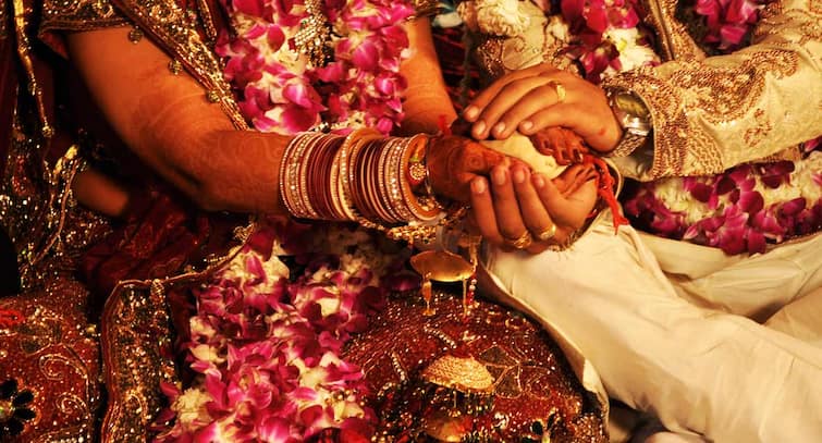 Restriction on marriage and death ceremonies in Delhi டெல்லியில் திருமணம், இறப்பு நிகழ்வுகளுக்கான கூடுதலுக்கு கட்டுப்பாடு விதிப்பு..
