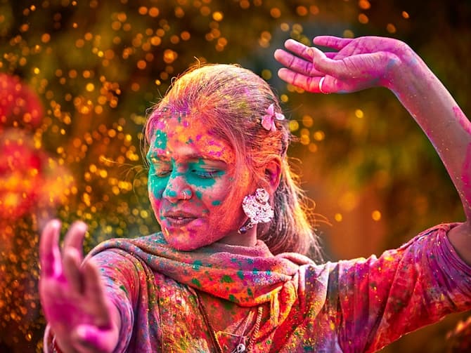 Happy Holi 2021 Wishes Messages Quotes Facebook WhatsApp Status GIF Images  To Wish Family And Friends