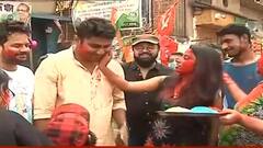 Holi 2021: দোলের দিন প্রচারে বেরিয়ে আবির খেলায় সামিল হলেন BJP প্রার্থী দীপক হালদার, CPM প্রার্থী শতরূপ ঘোষ