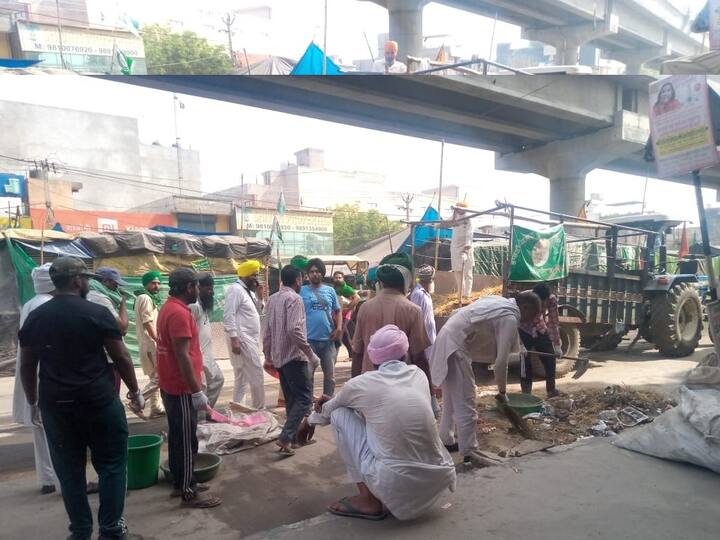 ਬਹਾਦਰਗੜ੍ਹ ਦੇ ਪ੍ਰਸ਼ਾਸਨ ਦੇ ਸਫ਼ਾਈ ਕਰਨ ਦੇ ਵਾਰ-ਵਾਰ ਵਾਅਦੇ ਤੋਂ ਅੱਕੇ ਕਿਸਾਨਾਂ ਨੇ ਖ਼ੁਦ ਸਫਾਈ ਮੁਹਿੰਮ ਚਲਾਈ ਹੈ।