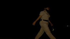 Night Curfew : मुंबईत कसं होतं रात्रीच्या जमावबंदीचं चित्र? विनाकारण फिरणाऱ्यांवर पोलिसांची कारवाई