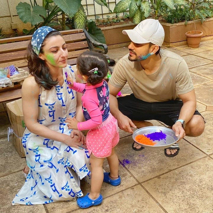 Taimur's cousin Inaaya Naumi Kemmu celebrated the festival of colours with her mommy Soha Ali Khan and daddy Kunal Kemmu.