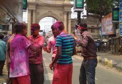 Holi Celebration: দোল পূর্ণিমায় রঙ না খেলাই রীতি, আজ বর্ধমানে আম-আদমির হোলি