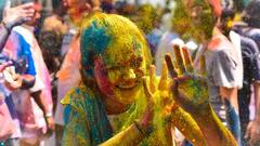 Happy Holi: ਦੇਸ਼ 'ਚ ਹੋਲੀ ਦੇ ਤਿਓਹਾਰ ਦੀਆਂ ਰੌਣਕਾਂ, ਮੋਦੀ ਸਮੇਤ ਕਈਆਂ ਨੇ ਦੇਸ਼ਵਾਸੀਆਂ ਨੂੰ ਦਿੱਤੀ ਹੋਲੀ ਦੀ ਵਧਾਈ