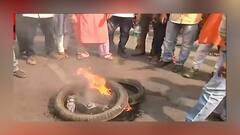 West Bengal Election 2021: নিমতায় থানার সামনে বিজেপির বিক্ষোভ, ভেতর থেকে দরজা বন্ধ করল পুলিশ