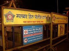 In Pics | नाईट कर्फ्यूच्या पार्श्वभूमीवर मुंबई पोलीस रस्त्यावर, अनेक ठिकाणी नाकाबंदी