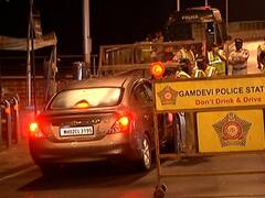 Night Curfew | संचारबंदीच्या पार्श्वभूमीवर मुंबई पोलिसांकडून रात्री अनेक ठिकाणी नाकाबंदी, विनाकारण फिरणाऱ्यांवर कारवाई