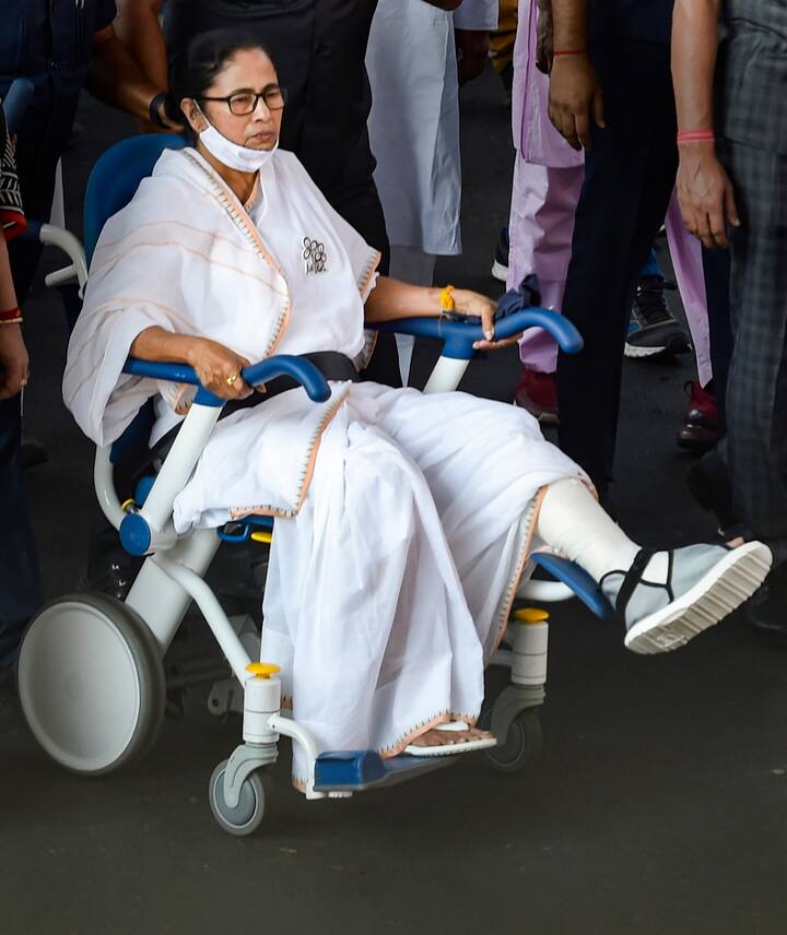 দুটি ব্যাঙ্ক অ্যাকাউন্ট রয়েছে মমতার। একটিতে সঞ্চিত রয়েছে ১২ লক্ষ ২ হাজার ৩৫৬ টাকা ৭১ পয়সা। অপর একটি ব্যাঙ্কে রয়েছে ১ লক্ষ ৫১ হাজার টাকা। এই অ্যাকাউন্টের টাকা নির্বাচনী খরচের জন্য। দুটি ব্যাঙ্কে মিলিতভাবে রয়েছে ১৩ লক্ষ ৫৩ হাজার ৩৫৬ টাকা ৭১ পয়সা।