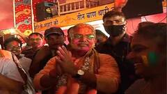 West Bengal Election 2021: হিরণের প্রচারে গিয়ে আবীর খেলায় মাতলেন দিলীপ