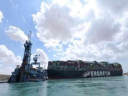 suez is open now evergreen started back its journey முடிவுக்கு வந்த 6 நாள் போராட்டம்: நகர்ந்தது ‛எவர்க்ரீன்’