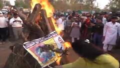 Amravati : शिवकुमार आणि रेड्डींच्या पोस्टरला चपलांचा प्रसाद, वनअधिकाऱ्यांच्या पोस्टरचं होळीत दहन