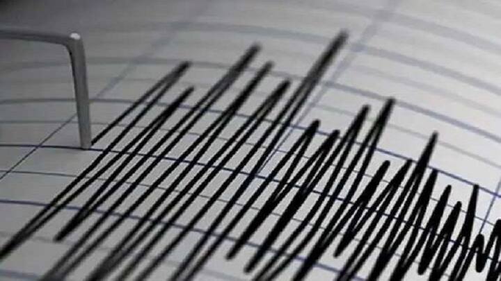 Indonesia Magnitude Earthquake hits Tsunami Warning Issued Check Details Indonesia Earthquake: इंडोनेशिया में भूकंप के तेज झटके, रिक्टर स्केल पर तीव्रता 7.6, सुनामी की चेतावनी जारी