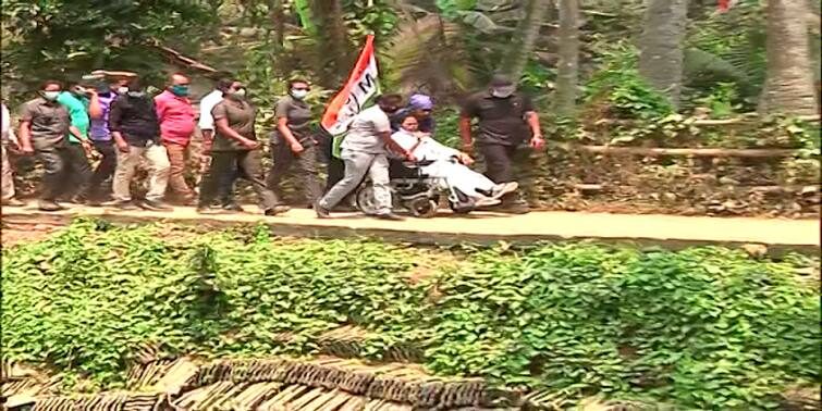 West Bengal Election 2021 Mamata Banerjee Road Show Rally on wheelchair in Nandigram Constituency WB Election 2021: মূল রাস্তা ছেড়ে ঢুকে পড়লেন গ্রামের রাস্তায়, নন্দীগ্রামে রোড শো মমতার