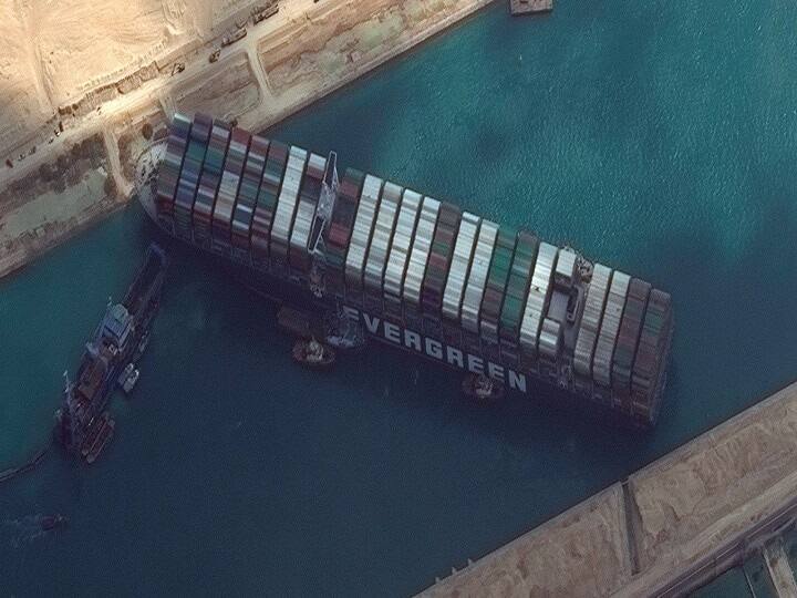 Suez Canal: Canal service provider says container ship evergreen in Suez set free Suez Canal: जर जहाज अजूनही अडकून असते तर भारताचंही मोठं नुकसान झालं असतं