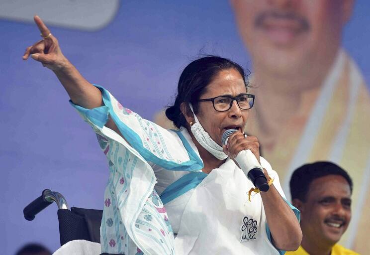 WB Election 2021: Jai Sree Ram slogan against CM Mamata Banerjee in Nandigram today WB Election 2021: দফায় দফায় মমতাকে ঘিরে জয় শ্রী রাম স্লোগান নন্দীগ্রামে