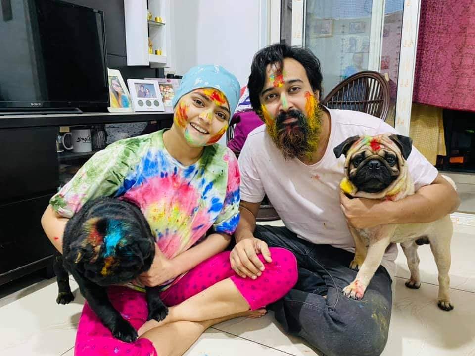 Aindrila Sharma Holi: ঐন্দ্রিলার রঙের আনন্দে ফিকে কর্কট যন্ত্রণা