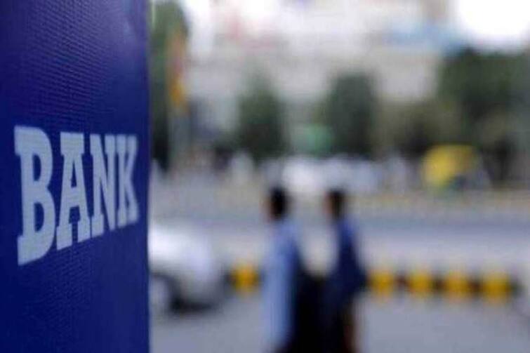 Bank Holidays in April 2021: Banks will be closed for 15 days in April next month, know when and why Bank Holidays in April 2021 : एप्रिल महिन्यात बँका किती दिवस आणि कधी बंद राहणार?