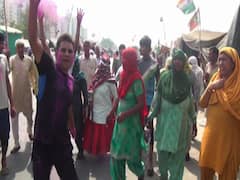 Singhu Border 'ਤੇ ਨੌਜਵਾਨ, ਕਿਸਾਨ ਤੇ ਮਹਿਲਾਵਾਂ ਦੀ ਹੋਲੀ, ਲੱਗੀਆਂ ਰੌਣਕਾਂ