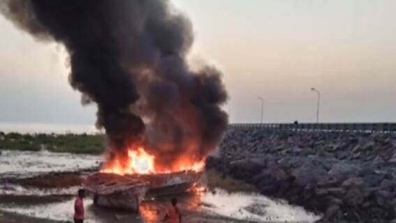 ભાવનગરના ઘોઘા બંદર પર લાંગરેલી બોટમાં લાગી આગ,જુઓ વીડિયો