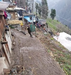 Breaking : Himachal ਦੇ Chamba 'ਚ ਦਰਦਨਾਕ ਹਾਦਸਾ, 1 ਹੀ ਪਰਿਵਾਰ ਦੇ 4 ਲੋਕ ਸੜੇ ਜ਼ਿੰਦਾ