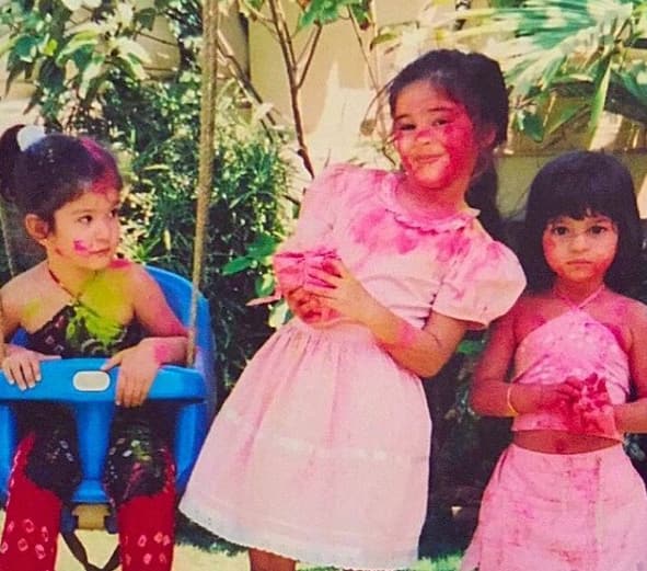 And as Bollywood stars shared pics of their lil one drenched in colours actress Ananya Panday shared this super cute throw back pic with Shanaya Kapoor and Shah Rukh Khan's daughte Suhana from their childhood celebartion while wishing fans on social media.