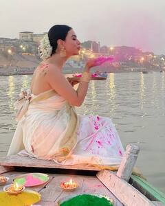 In Pics:  ગંગા કિનારે આ અભિનેત્રીએ બેકલેસ બ્લાઉઝમાં મનાવી, બનારસી હોળી, જુઓ ખુબસૂરત તસવીરો