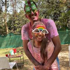 Holi 2021: નેહા કક્કડ સહિત આ સેલેબ્સે લગ્ન બાદ પતિ સંગ રમી પહેલી રંગોની હોળી, જુઓ unseen તસવીરો