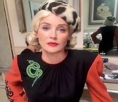 In Pics: કઇ હોલિવૂડ એક્ટ્રેસ ટ્યુમરનું ઓપરેશન કરાવવા ગઇ હતી અને સર્જને કરી દીધું બ્રેસ્ટ ઇમ્પ્લાન્ટ, ત્યારબાદ આપ્યો આવો જવાબ