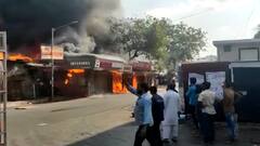 मुंबईत गोरेगाव पश्चिममध्ये दुकानाला भीषण आग, लाकडाच्या दुकानांना आग लागल्याने मोठं नुकसान