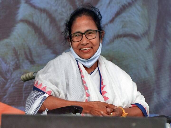 West Bengal Polls 2021: BJP Supporters Greet Mamata Banerjee With 'Jai Shri Ram' Slogans In Nandigram West Bengal Polls 2021: BJP Supporters Greet Mamata Banerjee With 'Jai Shri Ram' Slogans In Nandigram
