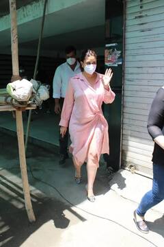 Kareena Kapoor Pics: দ্বিতীয় সন্তানের জন্মের জন্য বিরতি নিয়েছিলেন, ফের কাজে যোগ দিলেন করিনা