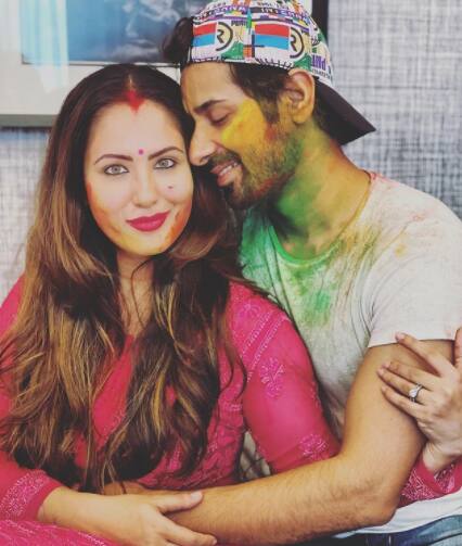 Puja Bannerji and Kunal Verma, who had a registry wedding last year shared this romantic pic from their Holi celebration. [pic credit: Instagarm/Puja Bannerji]