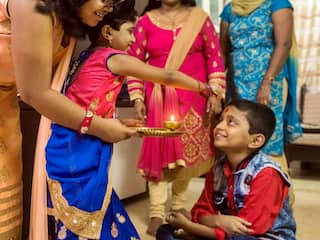 Happy Holi Bhai Dooj 2021 Wishes: Here Are 10 Heart-Warming Messages To Send Your Beloved Sibling