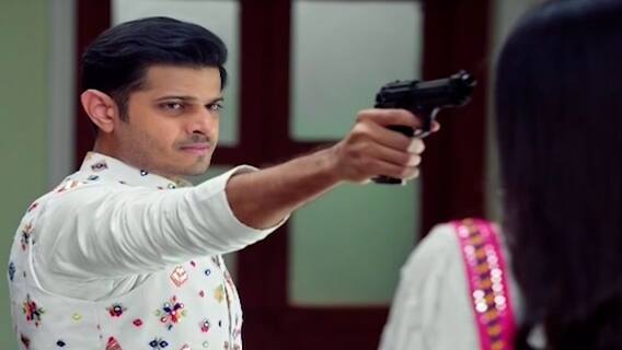 Sai held on gun point by Virat! | Saas Bahu Aur Saazish (30 Mar 2021)