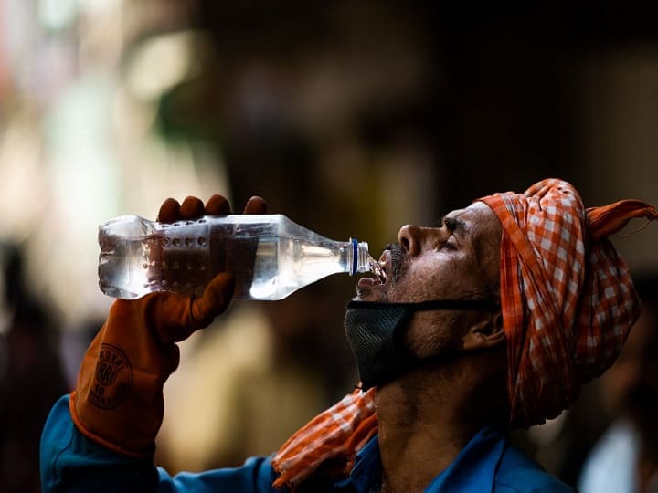 IMD issues heat wave warning for Mumbai, Thane for next two days Mumbai Heat Wave : मुंबईकरांनो, काळजी घ्या! पुढील दोन दिवस उकाड्याचे, उष्णतेची लाट येण्याची शक्यता