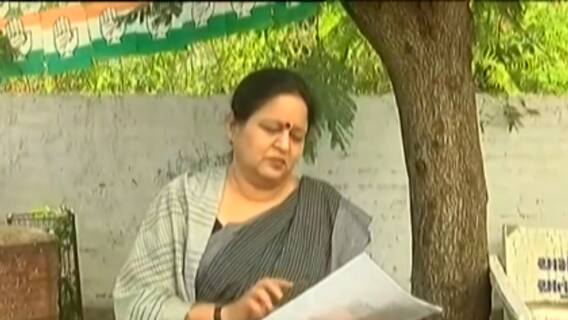 Vadodara: બજેટ સભાને ઓનલાઈન કરાતા કોંગ્રેસના કાઉન્સિલરે કર્યો વિરોધ, જુઓ વીડિયો