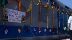 फलटन ते पुणे रेल्वेसेवेचा शुभारंभ; केंद्रीय मंत्री प्रकाश जावडेकर यांच्या हस्ते हिरवा कंदील