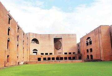 IIM Ahmedabad Corona Cases: IIMમાં સતત વધી રહ્યા છે કોરોનાના કેસ,  જાણો અત્યાર સુધીમા કેટલા લોકો થયા સંક્રમિત