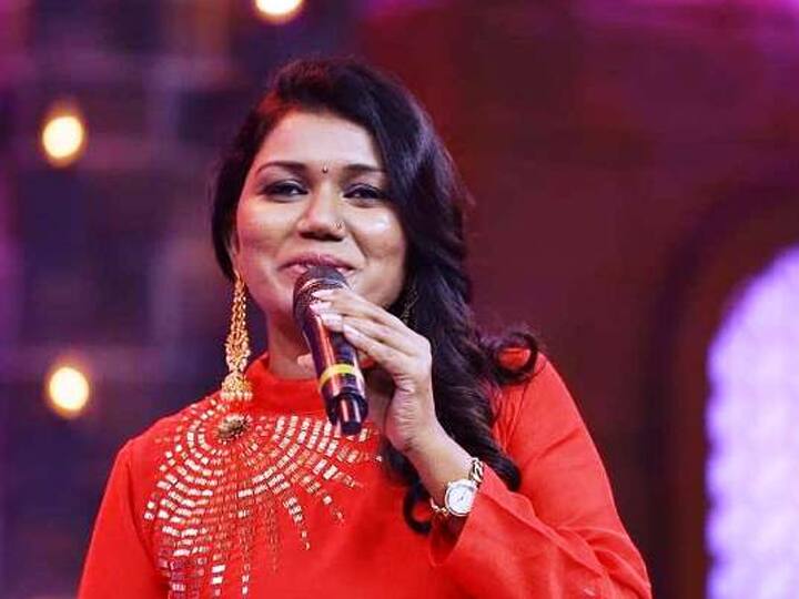 Singer Vaishali Mades NCP joining program postponed for 15 days Vaishali Made |  गायिका वैशाली माडे यांचा राष्ट्रवादी प्रवेश कार्यक्रम 15 दिवस पुढे ढकलला, शरद पवारांच्या आजारपणामुळे निर्णय