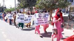 'ਠੇਕੇ ਖੁੱਲ੍ਹੇ ਸਕੂਲ ਬੰਦ', ਮਾਪਿਆਂ ਤੇ ਅਧਿਆਪਕਾਂ ਦਾ ਪੰਜਾਬ ਸਰਕਾਰ ਖਿਲਾਫ ਪ੍ਰਦਰਸ਼ਨ