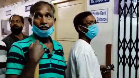 West Bengal Election 2021: ভরসা এক পা, অদম্য মনের জোর, হেঁটেই মনোনয়ন জমা তপনের SUCI প্রার্থী কালীচরণ এক্কার