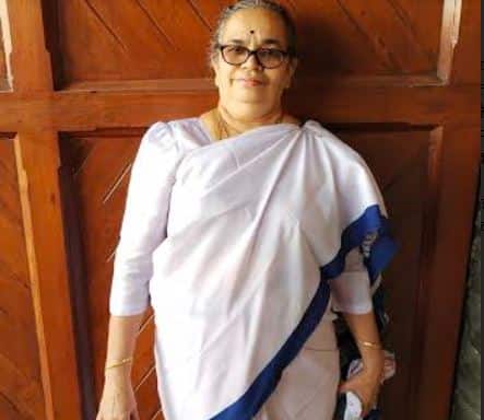 'First lady Chopdar' of Bombay High Court retired today मुंबई उच्च न्यायालयाच्या इतिहासातील पहिल्या महिला चोपदार श्रीमती अनिता मोरे सेवानिवृत्त