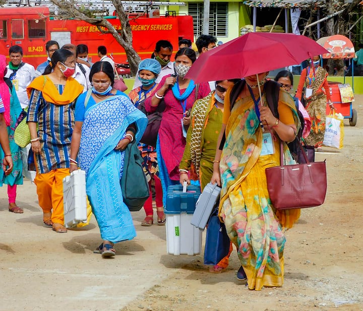 সূত্রের খবর, ১ এপ্রিল ভোটের সময় নন্দীগ্রাম আসনের ওপর আলাদা নজর থাকবে জাতীয় নির্বাচন কমিশনের। ৩৫৫টির মধ্যে ৭৫ শতাংশ বুথেই অর্থাত্‍ প্রায় ২৬৭টি বুথে থাকছে ওয়েবকাস্টিংয়ের ব্যবস্থা। পূর্ব মেদিনীপুরের ৯ বিধানসভা কেন্দ্রে মোট বুথের সংখ্যা ৩ হাজার ২১০টি। তার অর্ধেক বুথেই ওয়েবকাস্টিং করা হবে। এই নটি আসনের জন্য মোতায়েন করা হয়েছে ১৯৯ কোম্পানি বাহিনী।