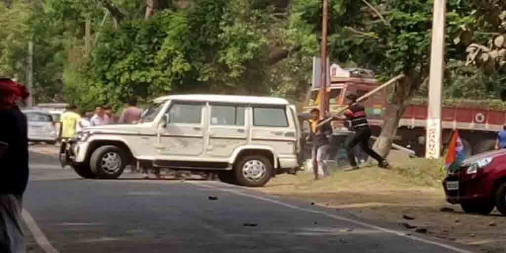 WB Election 2021: ব্যারাকপুরে রাজের মনোনয়ন জমার সময় তৃণমূল বিজেপি সংঘর্ষ, লাঠিচার্জ পুলিশের WB Election 2021: political clash with the police during the nomination filing in Barrackpore WB Election 2021: ব্যারাকপুরে রাজের মনোনয়ন জমার সময় তৃণমূল বিজেপি সংঘর্ষ, লাঠিচার্জ পুলিশের