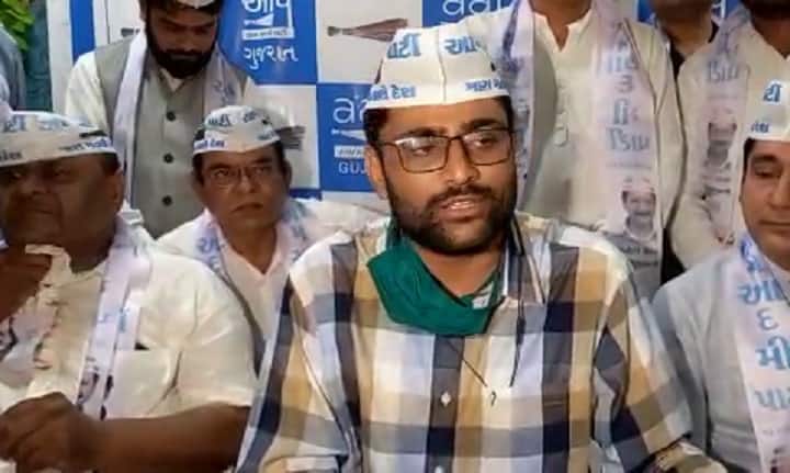 ગુજરાતના ટોચના પાટીદાર નેતા કોંગ્રેસમાંથી રાજીનામું આપી આમ આદમી પાર્ટીમાં જોડાયા, જાણો કોણ છે આ નેતા ? Vadodara Patidar leader Atul Patel join AAP with 50 supporters ગુજરાતના ટોચના પાટીદાર નેતા કોંગ્રેસમાંથી રાજીનામું આપી આમ આદમી પાર્ટીમાં જોડાયા, જાણો કોણ છે આ નેતા ?