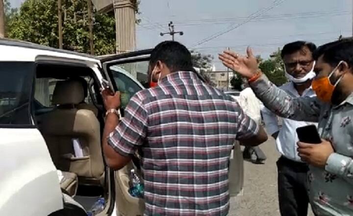 Congress MLA left Morbi marketing yard after voters protest on issue of his corona positive કોંગ્રેસના ક્યા ધારાસભ્ય કોરોના થયો હોવા છતાં માર્કેટ યાર્ડની ચૂંટણીના સ્થળે આવતાં લોકોએ હોબાળો કરતાં ભાગવું પડ્યું ? 