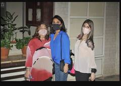 ਸੈਫ ਕਰੀਨਾ ਦੇ ਛੋਟੇ ਬੇਟੇ ਨੂੰ ਮਿਲਣ ਲਈ ਪਹੁੰਚੀ ਕਪੂਰ ਫੈਮਿਲੀ, ਇੱਥੇ ਦੇਖੋ ਪੂਰੇ ਪਰਿਵਾਰ ਦੀਆਂ ਤਸਵੀਰਾਂ