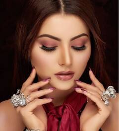 PHOTO : Urvashi Rautela च्या बॅकलेस ड्रेसची किंमत ऐकून व्हाल थक्क, ग्लॅमरस लूकची चर्चा