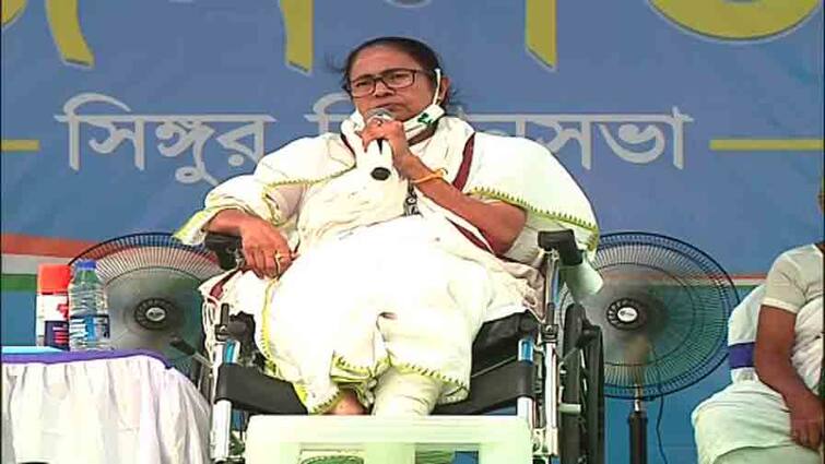 WB Election 2021: CM Mamata Banerjee hears Jai sree Ram slogan in Nandigram today WB Election 2021: মমতাকে দেখে 'জয় শ্রীরাম', বয়ালে মুখোমুখি তৃণমূল-বিজেপি
